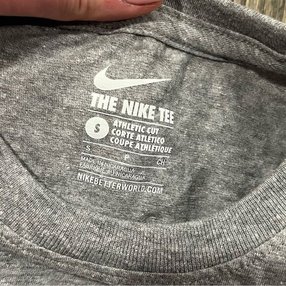 NWOT Nike Kids Basic Tee Athletic Cut Short Sleeve Crewneck Cotton Gray Small - Picture 2 of 3
